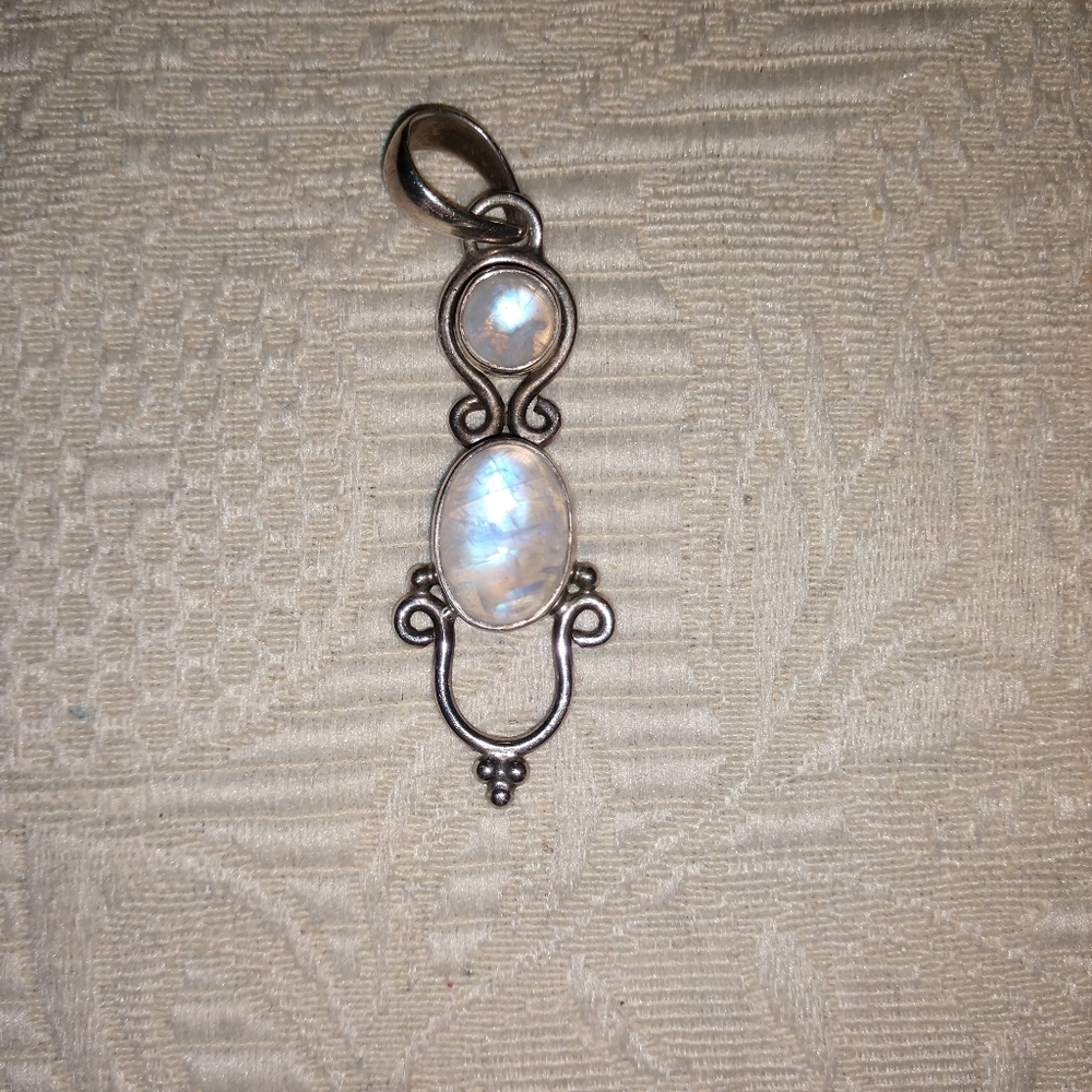 Beautiful rainbow moonstone pendant;